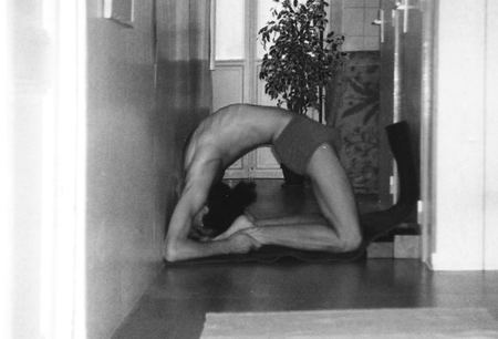 Cours de yoga a Nice - Centre Nataraja - Postures - Kapotasana
