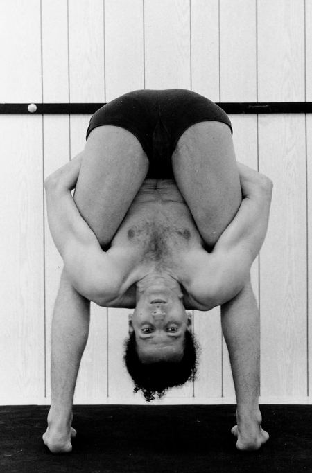 Cours de yoga a Nice - Centre Nataraja - Postures - Kurmasana