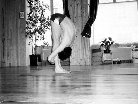 Cours de yoga a Nice - Centre Nataraja - Postures - Utthanasana